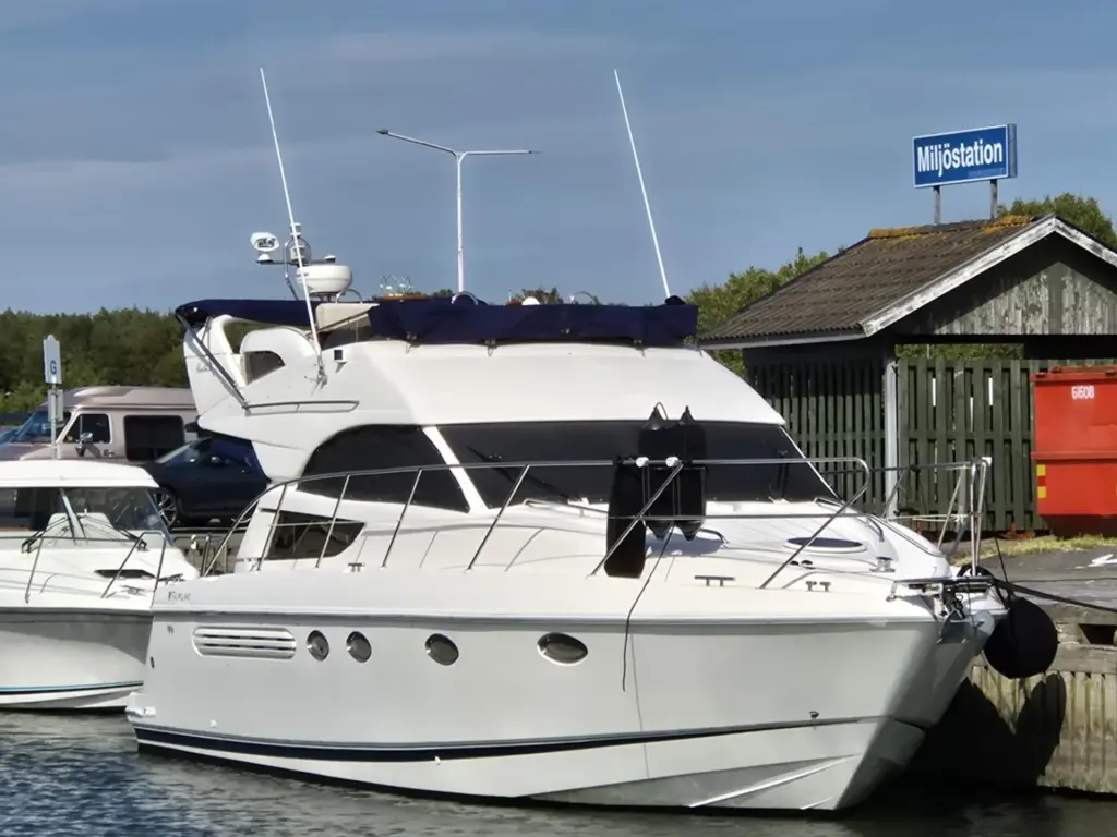 Fairline 38
